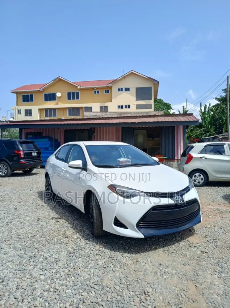 Toyota Corolla LE 4dr Sedan (1.8L 4cyl CVT) 2017 White