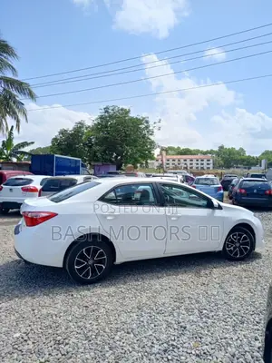 Toyota Corolla LE 4dr Sedan (1.8L 4cyl CVT) 2017 White
