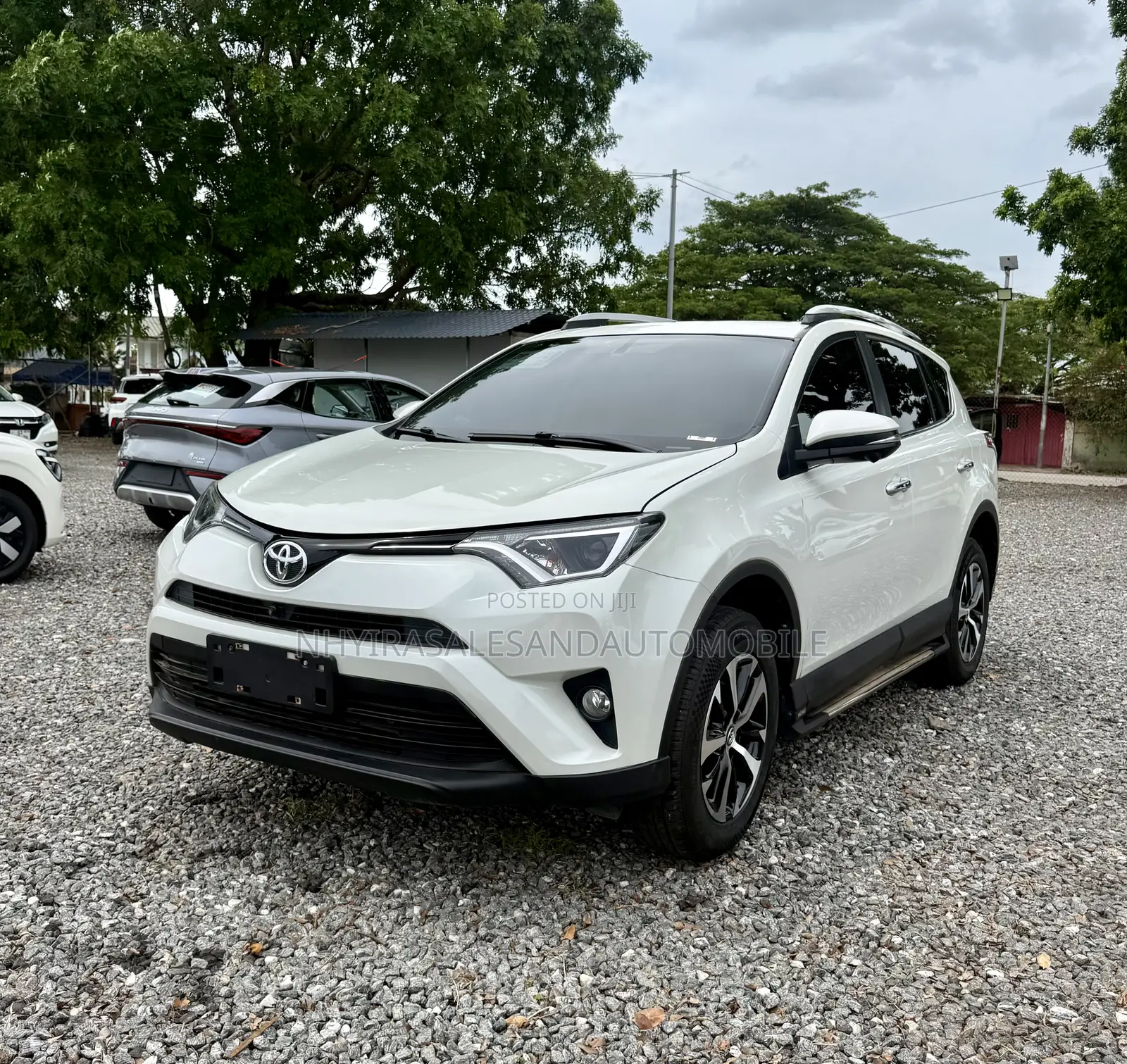 Toyota RAV4 LE 4dr SUV (2.5L 4cyl 6A) 2018 White