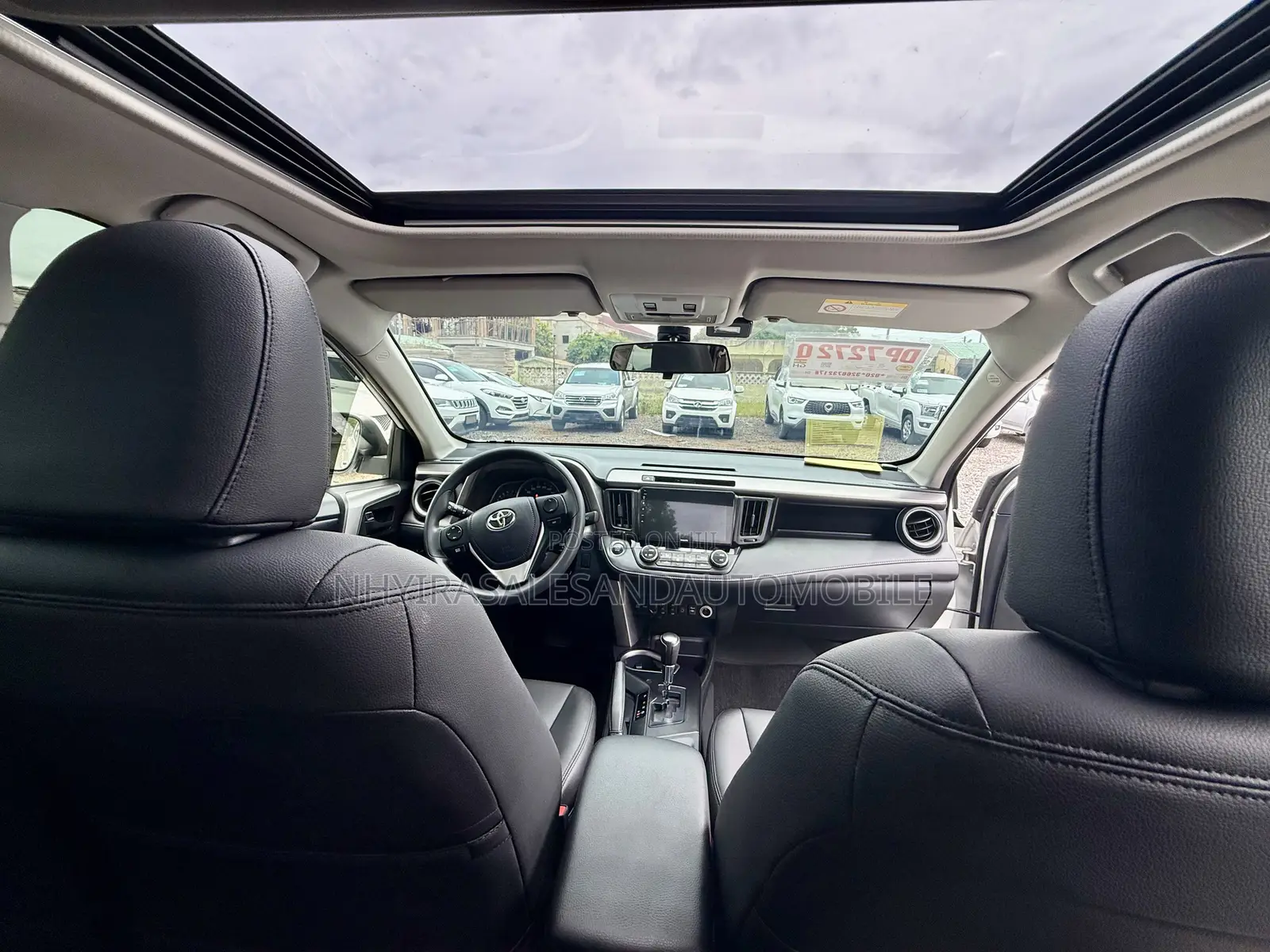 Toyota RAV4 LE 4dr SUV (2.5L 4cyl 6A) 2018 White