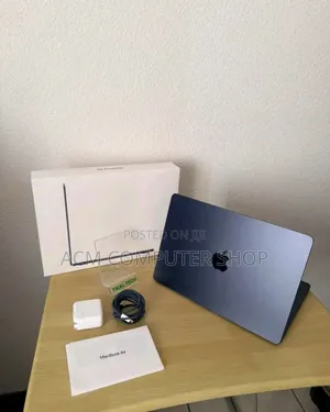 New Apple MacBook Pro 2024 M4 14-inch 16GB Apple M4 SSHD (Hybrid) 256GB