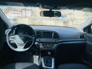 Hyundai Elantra SE 2018 Red