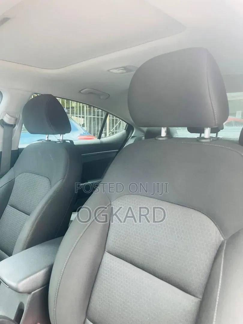 Hyundai Elantra SE 2018 Red