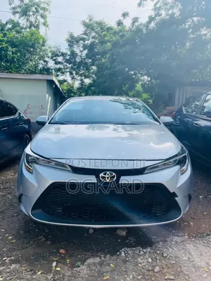 Toyota Corolla LE 2022 Silver