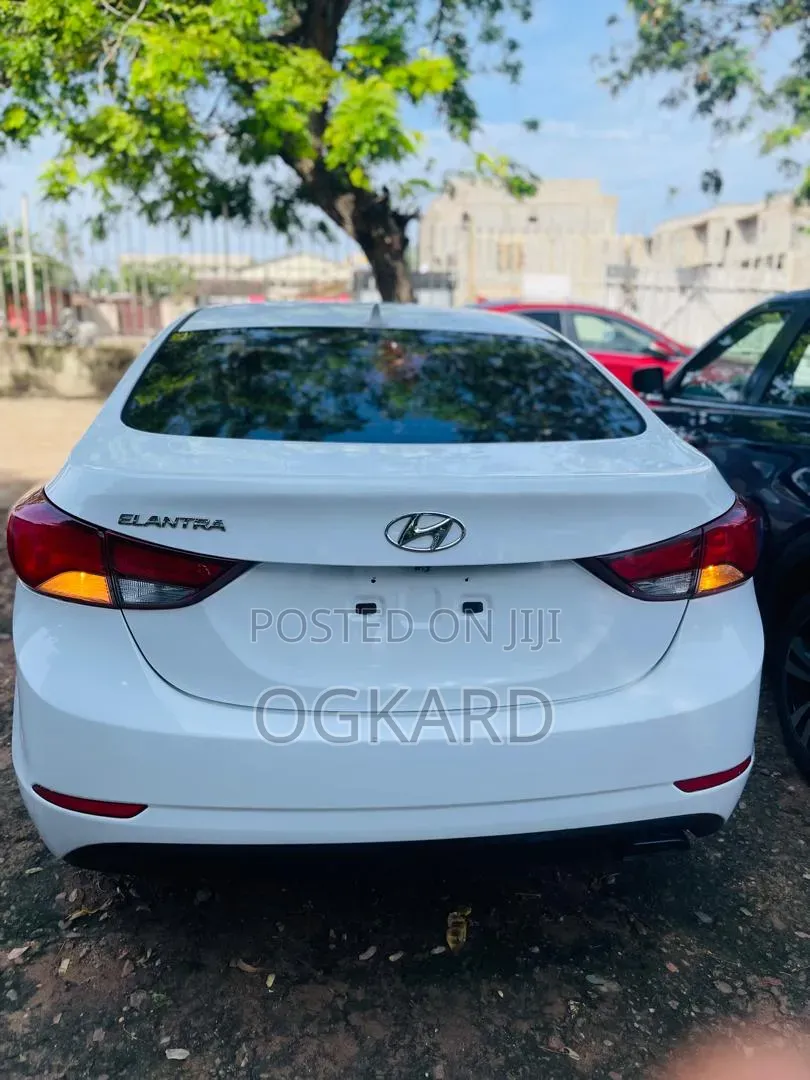 Hyundai Elantra Limited 4dr Sedan (1.8L 4cyl 6A) 2015 White