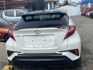 Toyota C-HR LE FWD 2020 White