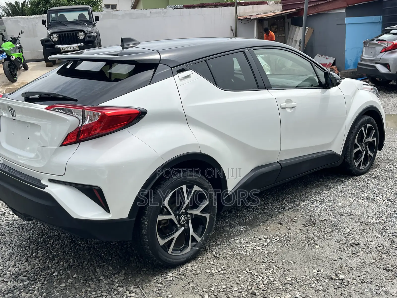 Toyota C-HR LE FWD 2020 White