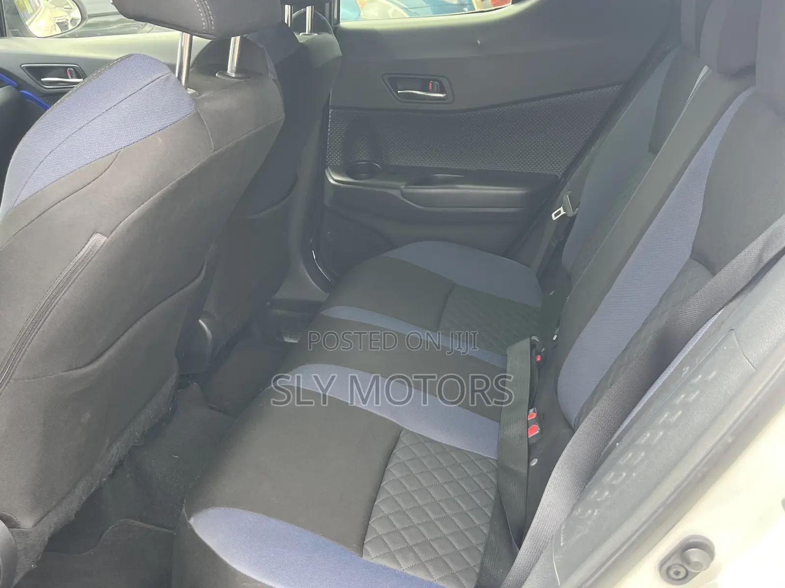 Toyota C-HR LE FWD 2020 White