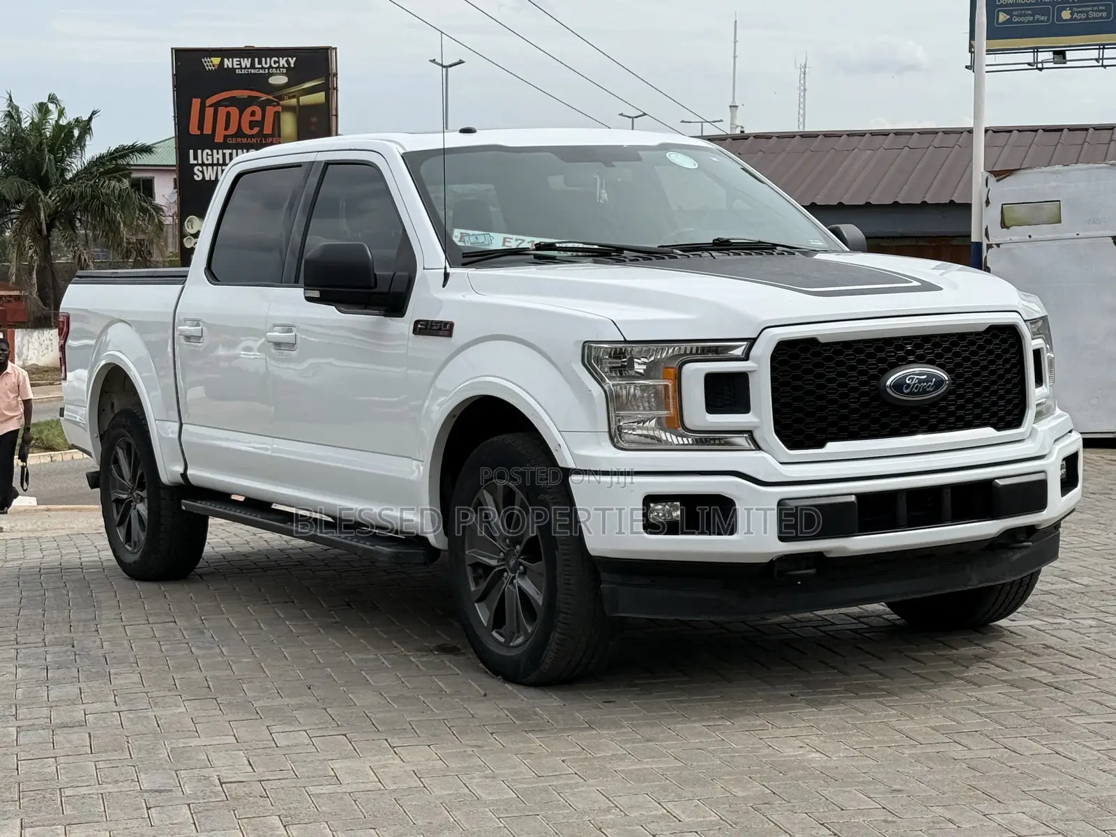 Ford F-150 Lariat 4x4 SuperCab Styleside 8 ft. box 163 in. WB 2018