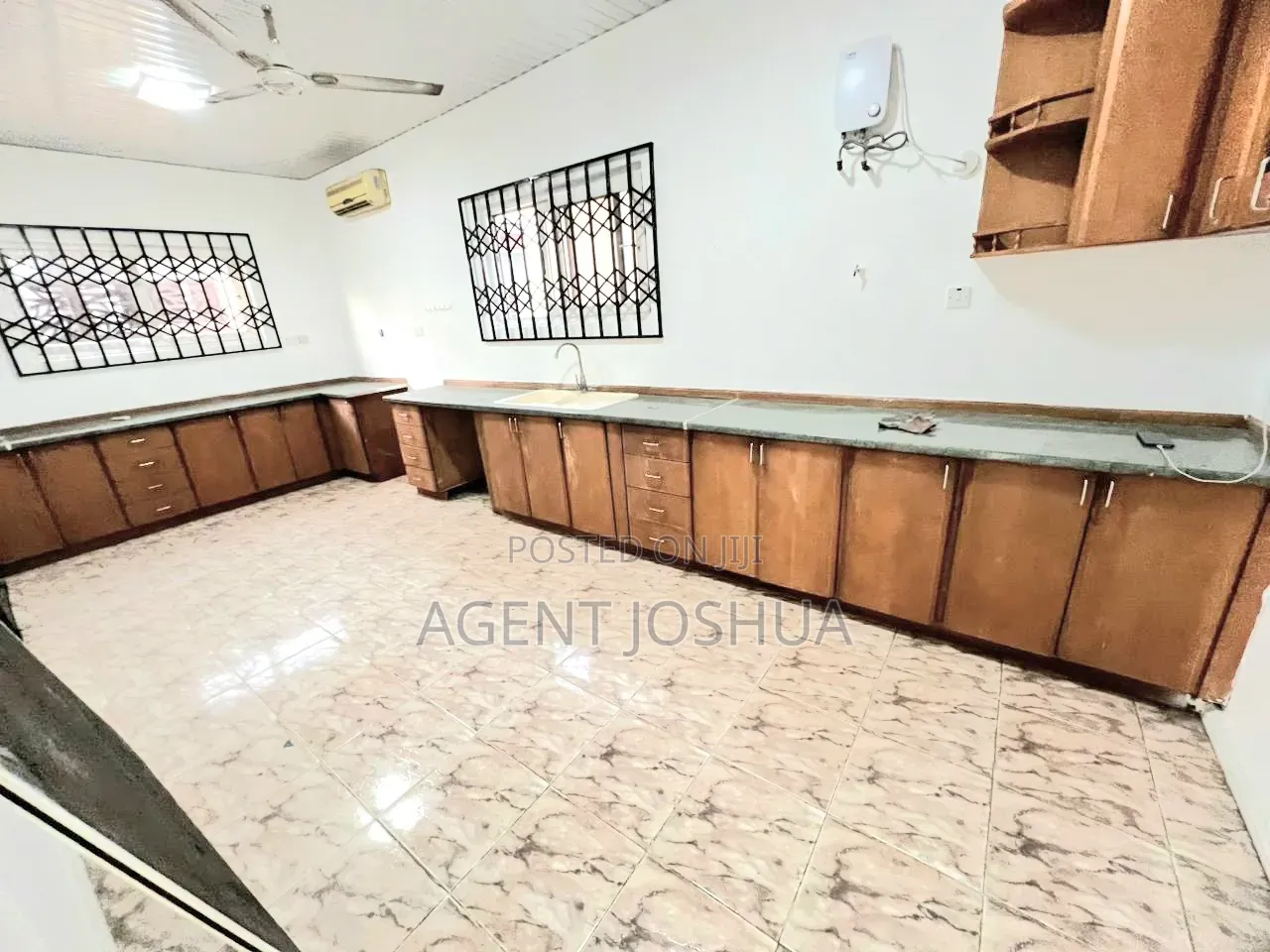 3bdrm Townhouse / Terrace in Manet Court Estate, Spintex for rent