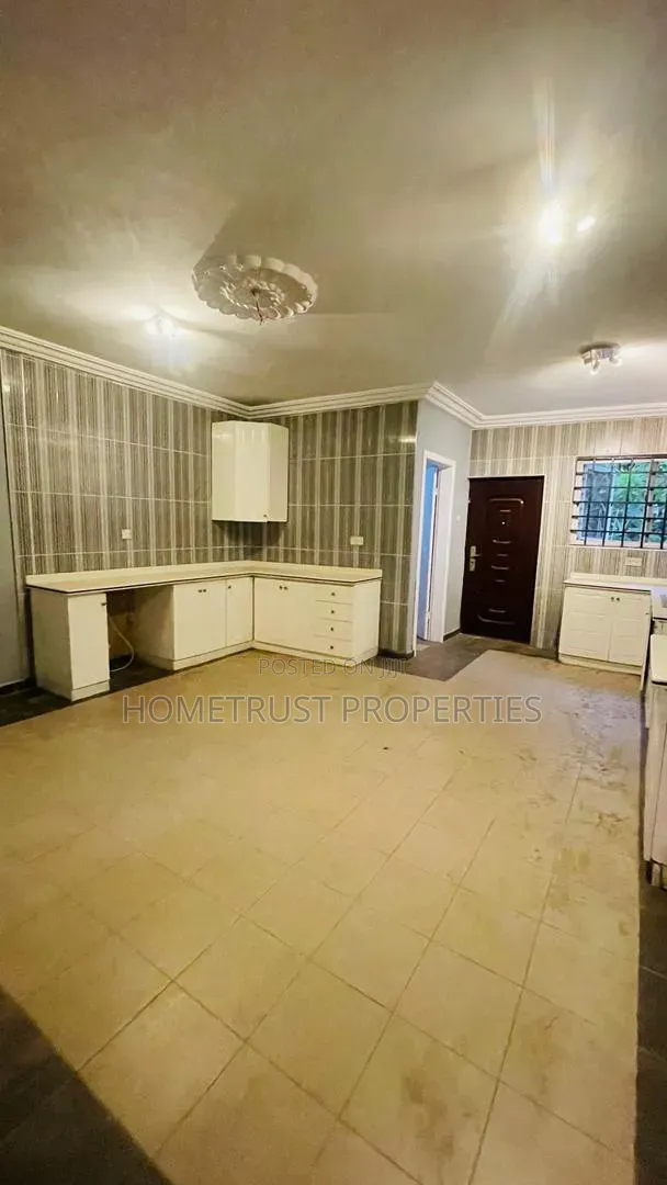 6bdrm House in Kwabenya Acp for rent