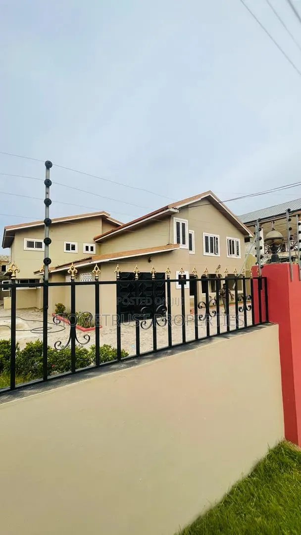 6bdrm House in Kwabenya Acp for rent