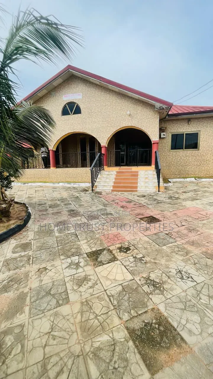 5bdrm House in Amasaman China Mall for rent