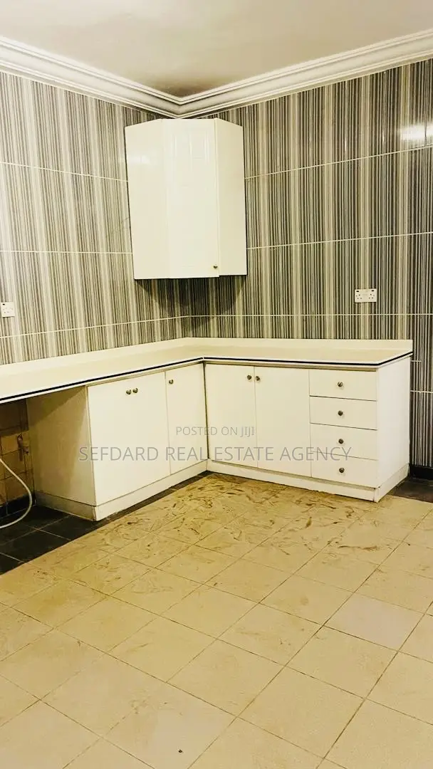 6bdrm House in Sefdard Properties, Kwabenya for rent