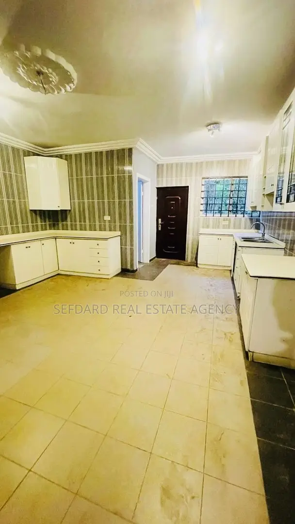 6bdrm House in Sefdard Properties, Kwabenya for rent