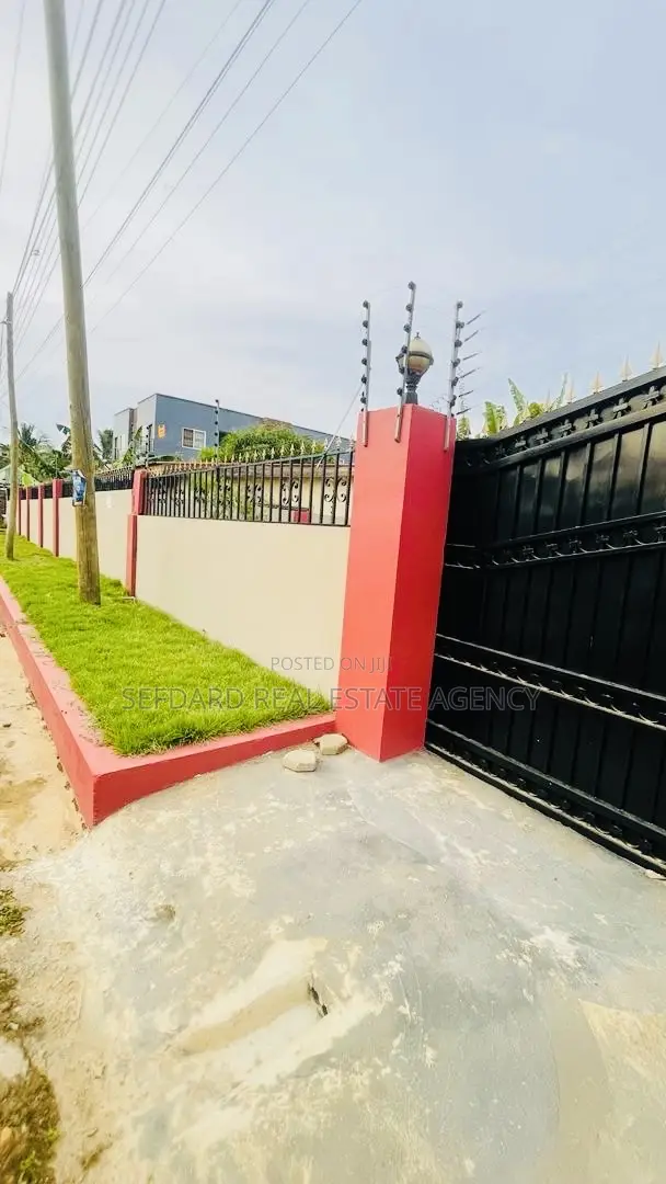 6bdrm House in Sefdard Properties, Kwabenya for rent