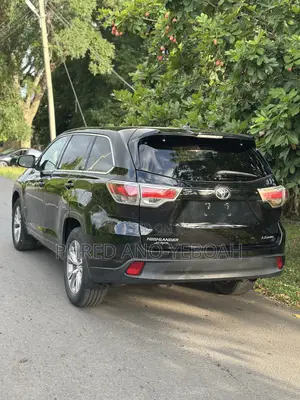 Toyota Highlander LE Plus 4x4 V6 (3.5L 6cyl 8A) 2017 Black