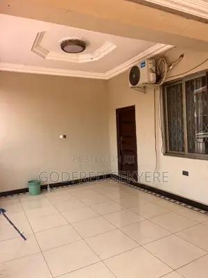 6bdrm House in Adeleke Estates, Kumasi Metropolitan for sale