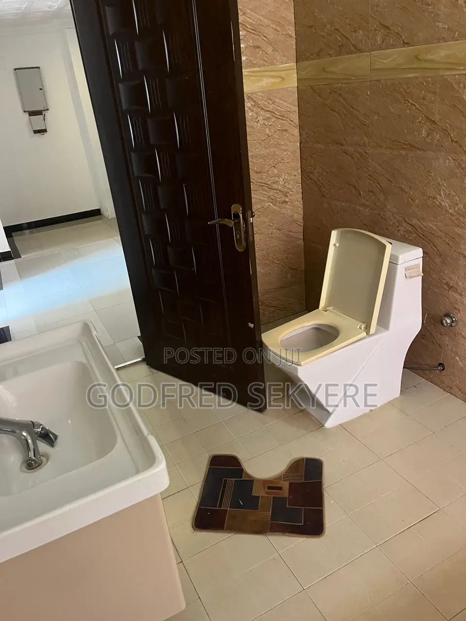 6bdrm House in Adeleke Estates, Kumasi Metropolitan for sale