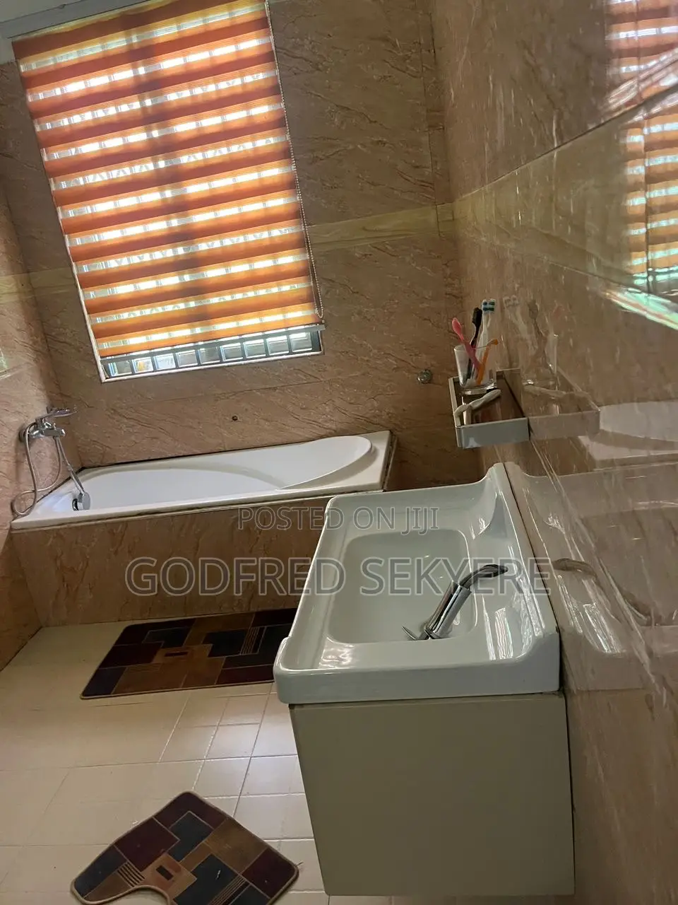 6bdrm House in Adeleke Estates, Kumasi Metropolitan for sale
