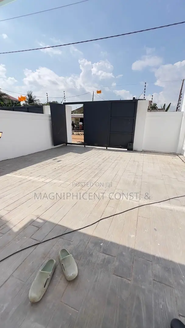 2bdrm Duplex in Magniphicent Estates, Ashaley Botwe for sale
