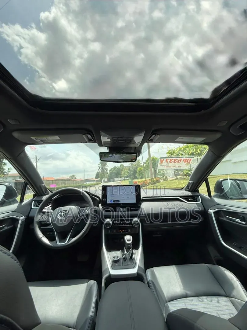 Toyota RAV4 2023 Gray
