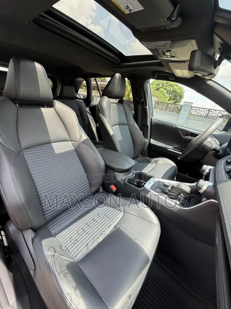 Toyota RAV4 2023 Gray