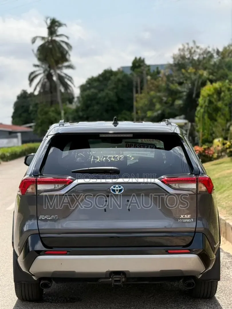 Toyota RAV4 2023 Gray