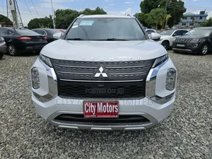 Mitsubishi Outlander SEL 2022 White