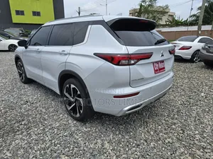 Mitsubishi Outlander SEL 2022 White