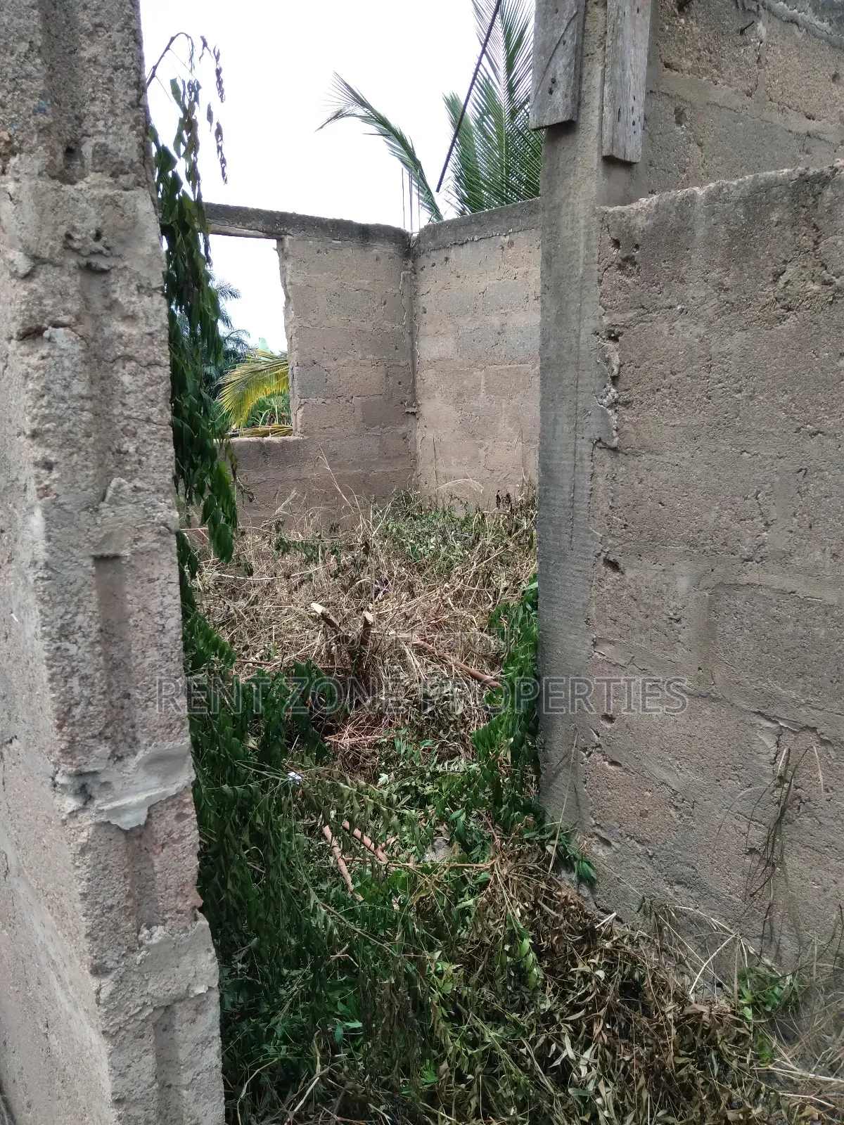 10bdrm Apartment In Amasaman For Sale