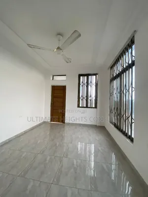 2bdrm Apartment in Lapaz Race Course, Nyanmekye for rent