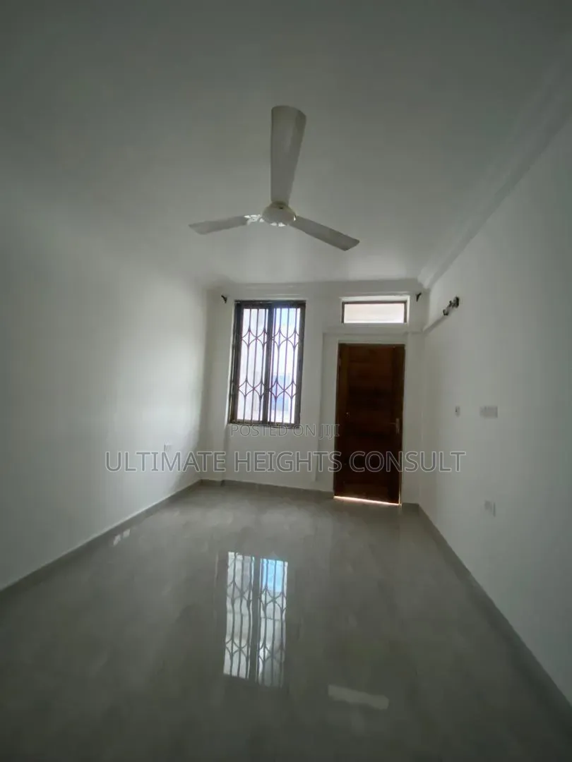 2bdrm Apartment in Lapaz Race Course, Nyanmekye for rent