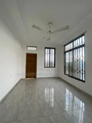 2bdrm Apartment in Lapaz Race Course, Nyanmekye for rent
