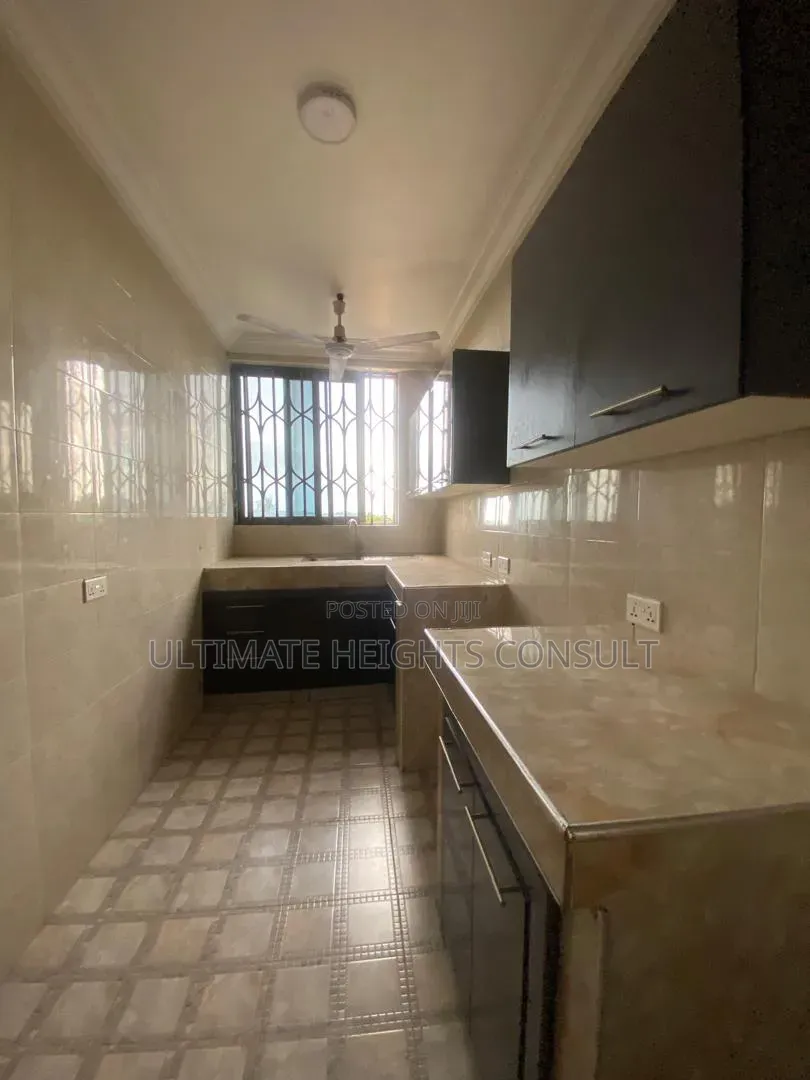 2bdrm Apartment in Lapaz Race Course, Nyanmekye for rent