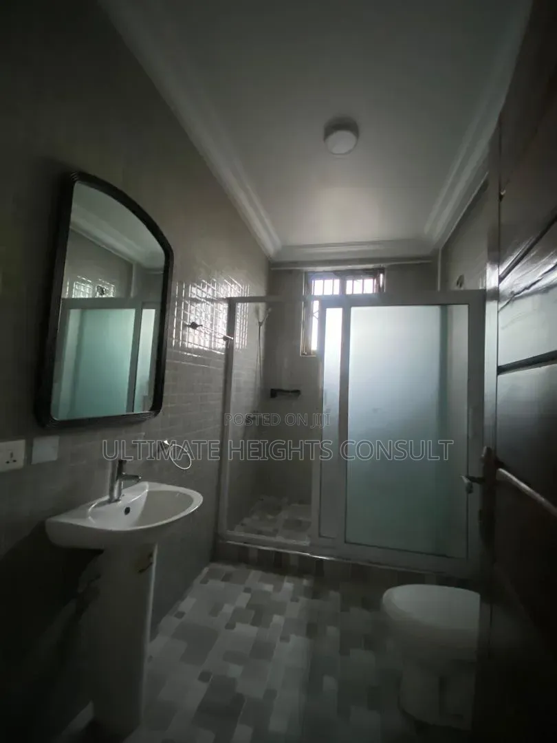 2bdrm Apartment in Lapaz Race Course, Nyanmekye for rent