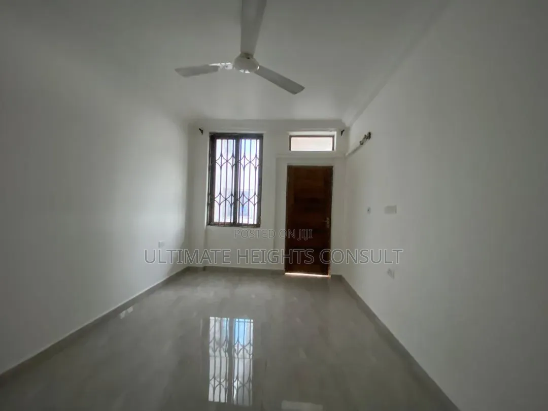 2bdrm Apartment in Lapaz Race Course, Nyanmekye for rent