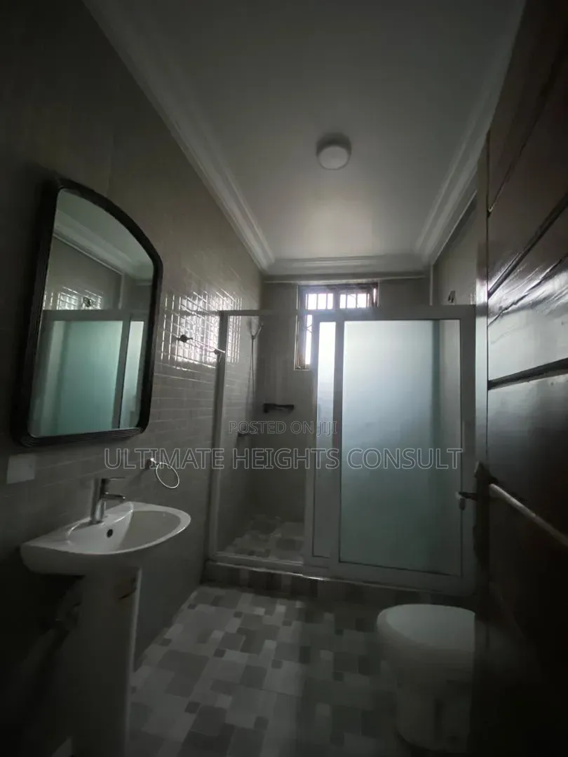 2bdrm Apartment in Lapaz Race Course, Nyanmekye for rent