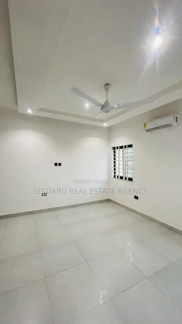 5bdrm House in Sefdard Properties, Ashomang Estate for sale
