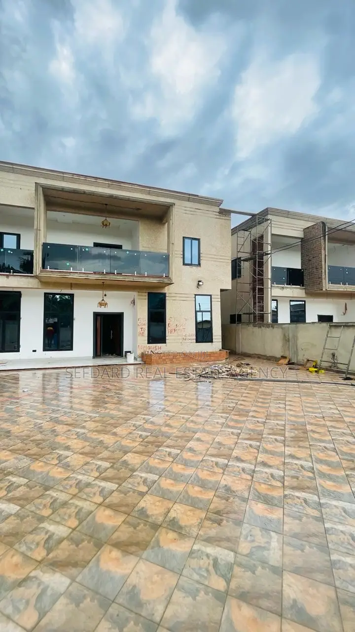 5bdrm House in Sefdard Properties, Ashomang Estate for sale