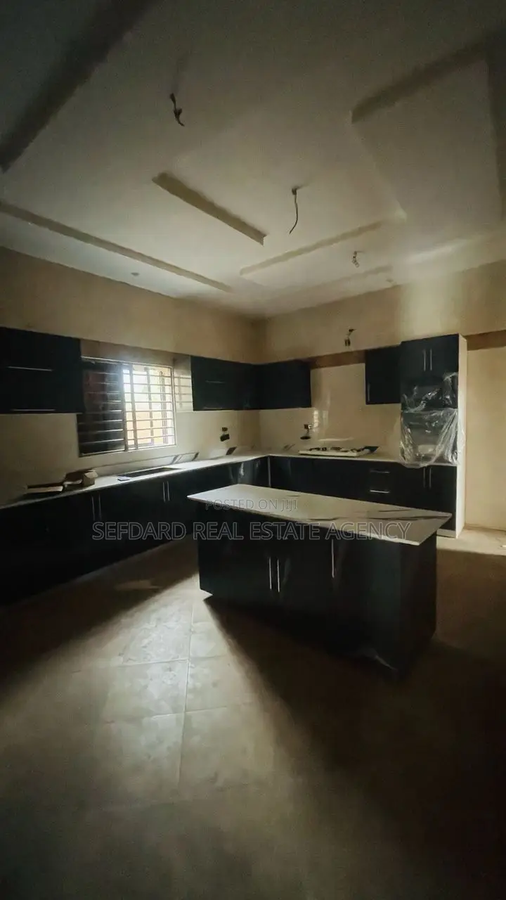 5bdrm House in Sefdard Properties, Ashomang Estate for sale