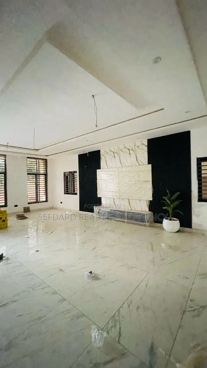 5bdrm House in Sefdard Properties, Ashomang Estate for sale