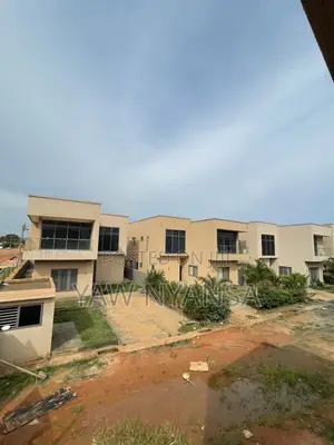 4bdrm Duplex in Bn Estate, Oyarifa for sale