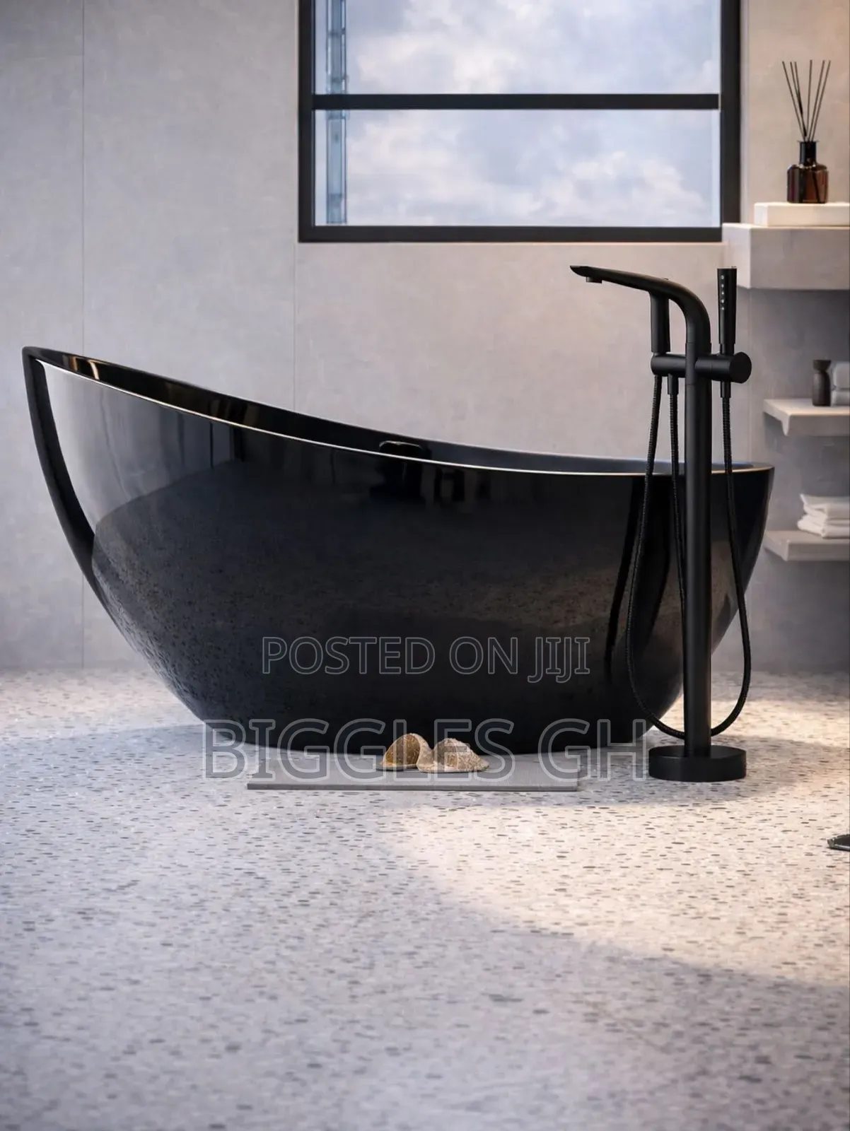 Freestanding Bathtub With Faucet - Black