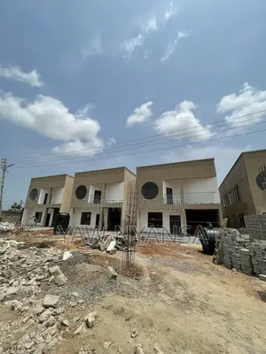 4bdrm Duplex in Bn Estate, Accra Metropolitan for sale
