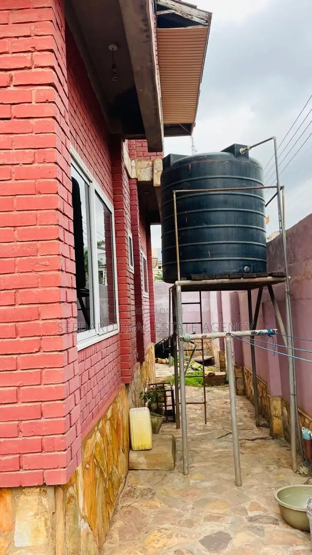 5bdrm House in Sefdard Properties, Kwabenya for sale