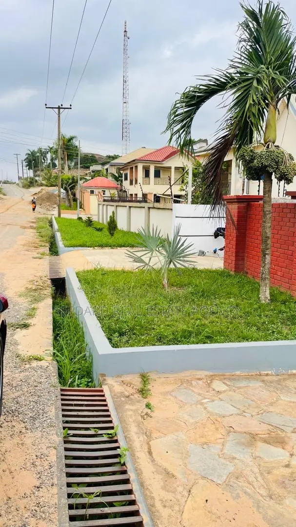 5bdrm House in Sefdard Properties, Kwabenya for sale