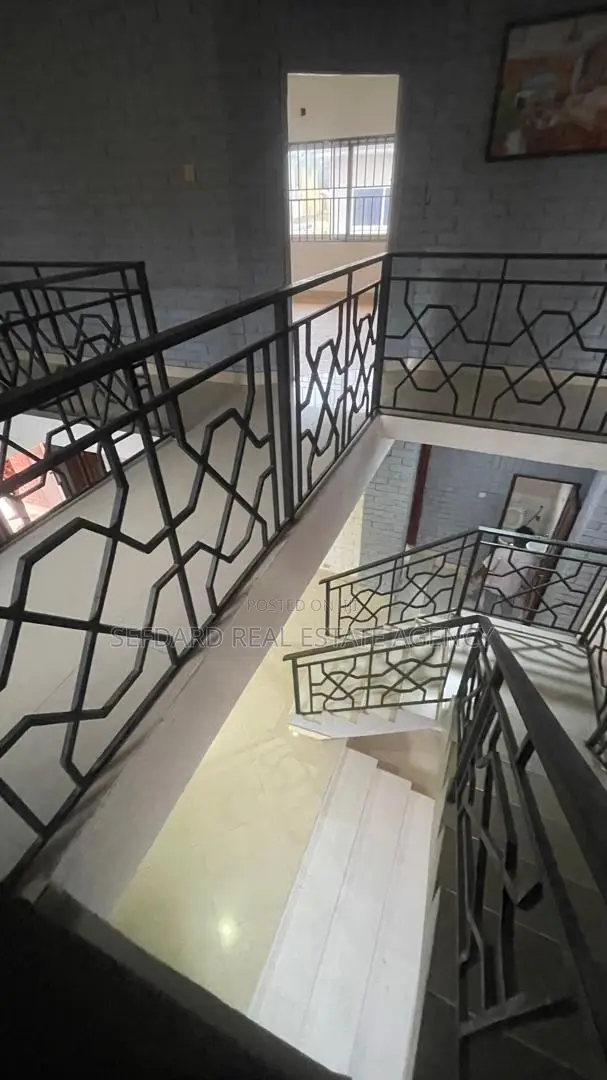 5bdrm House in Sefdard Properties, Kwabenya for sale