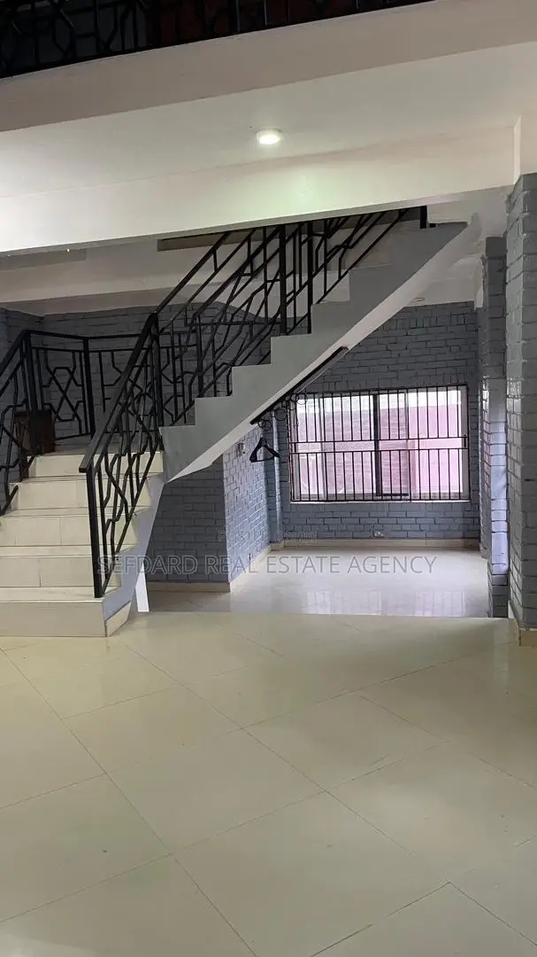 5bdrm House in Sefdard Properties, Kwabenya for sale