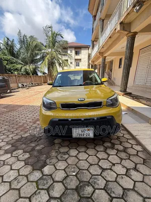 Kia Soul + 4dr Wagon (2.0L 4cyl 6A) 2014 Yellow